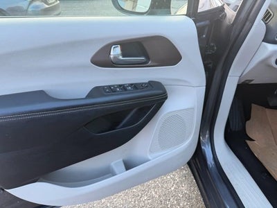 2020 Chrysler Voyager LXI