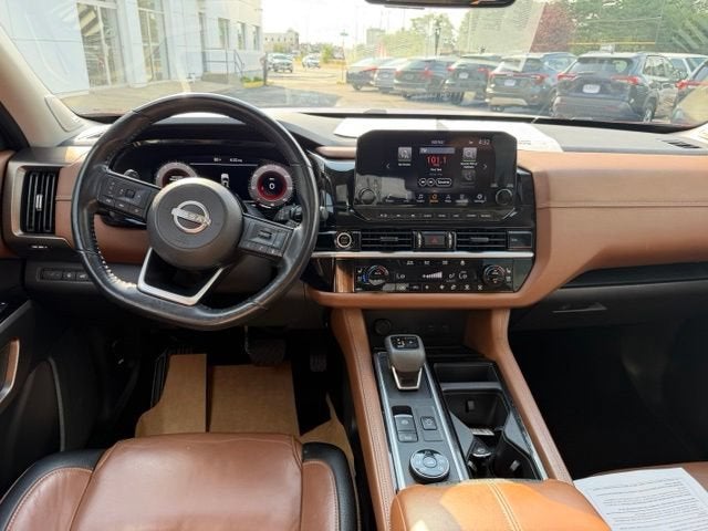 2023 Nissan Pathfinder Platinum