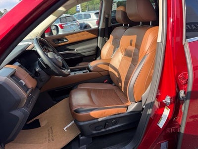 2023 Nissan Pathfinder Platinum
