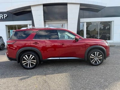 2023 Nissan Pathfinder Platinum