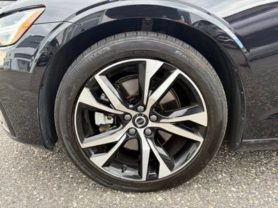2024 Volvo S60 Core Dark Theme