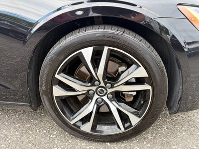 2024 Volvo S60 Core Dark Theme