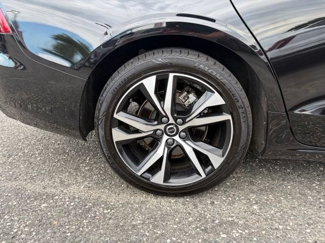 2024 Volvo S60 Core Dark Theme
