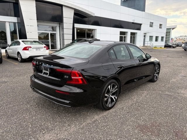 2024 Volvo S60 Core Dark Theme