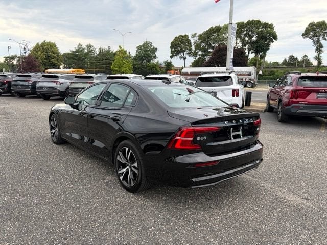 2024 Volvo S60 Core Dark Theme