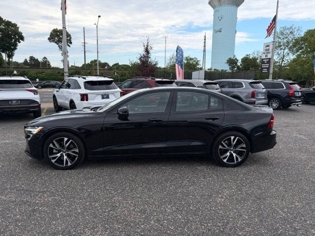 2024 Volvo S60 Core Dark Theme