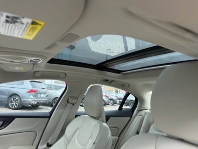 2022 Volvo S60 Momentum