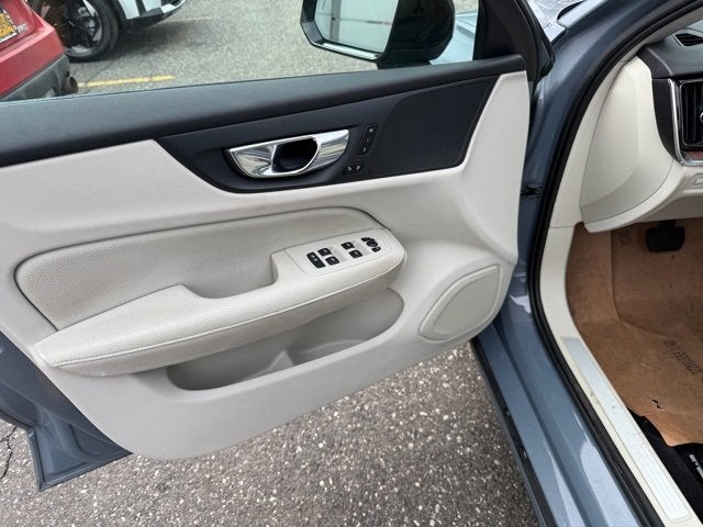 2022 Volvo S60 Momentum