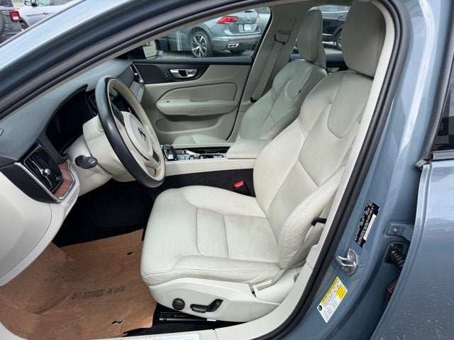 2022 Volvo S60 Momentum