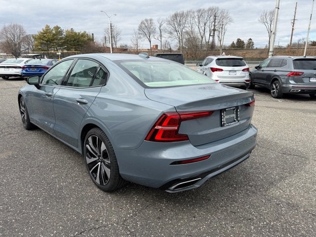2022 Volvo S60 Momentum