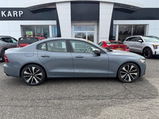 2022 Volvo S60 Momentum