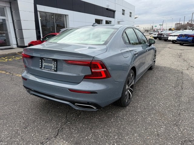 2022 Volvo S60 Momentum