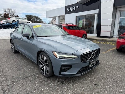 2022 Volvo S60 Momentum