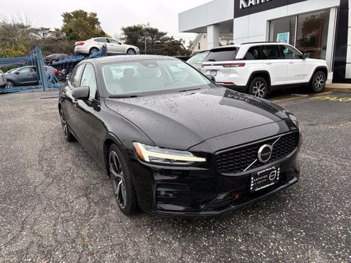 2024 Volvo S60 Core Dark Theme