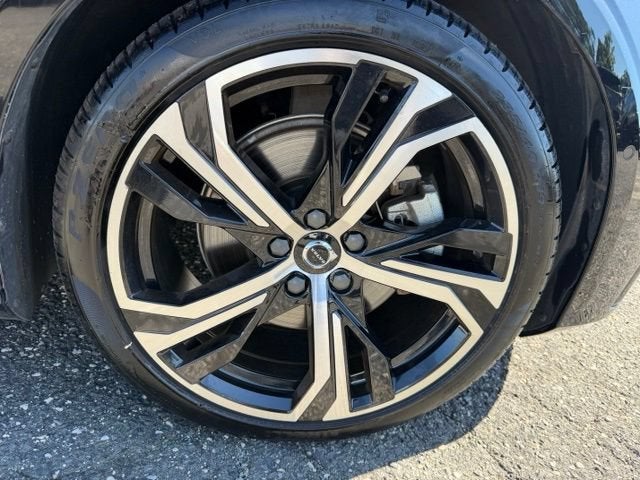 2024 Volvo S60 Plus Dark Theme