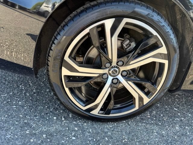 2024 Volvo S60 Plus Dark Theme