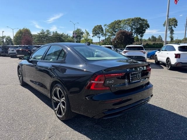 2024 Volvo S60 Plus Dark Theme