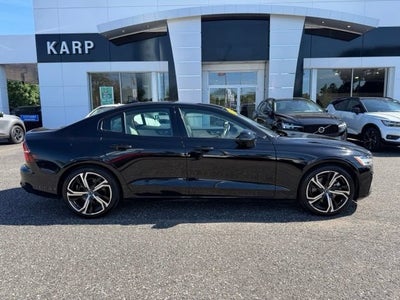 2024 Volvo S60 Plus Dark Theme