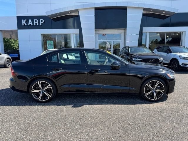 2024 Volvo S60 Plus Dark Theme