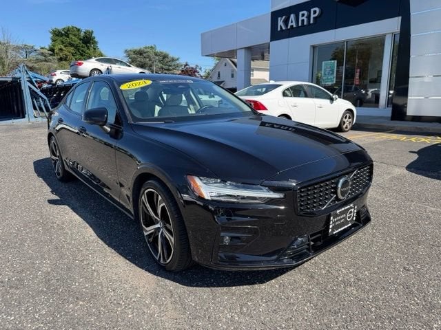 2024 Volvo S60 Plus Dark Theme