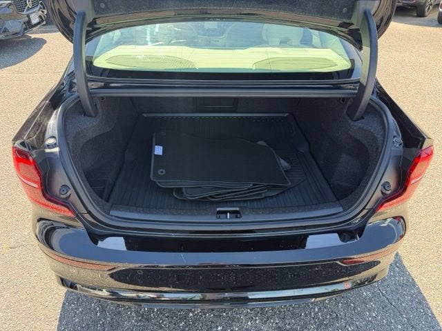 2024 Volvo S60 Plus Dark Theme