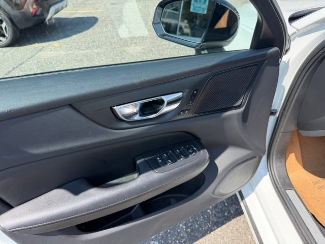2023 Volvo S60 Plus Black Edition