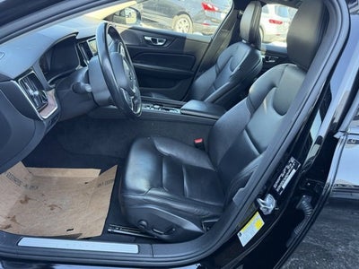 2022 Volvo S60 Momentum