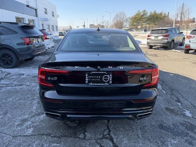 2022 Volvo S60 Momentum