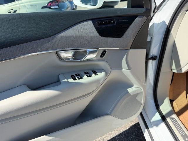 2023 Volvo XC90 Plus