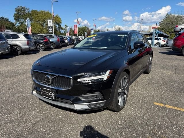 2022 Volvo V90 Cross Country B6