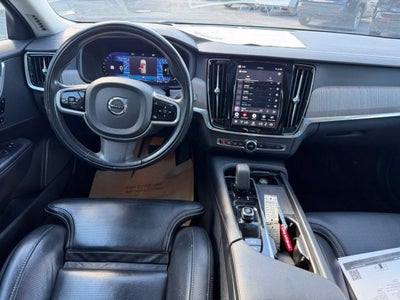 2022 Volvo V90 Cross Country B6