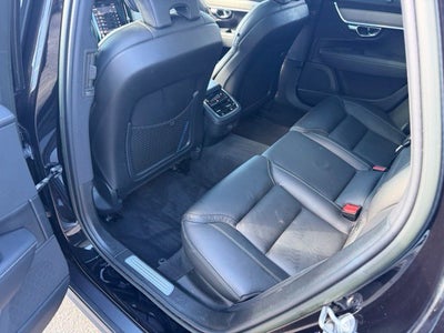 2022 Volvo V90 Cross Country B6