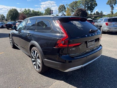 2022 Volvo V90 Cross Country B6