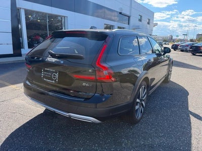 2022 Volvo V90 Cross Country B6