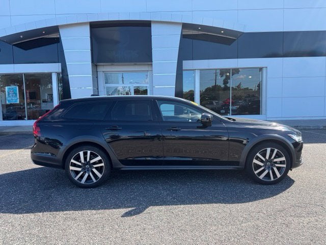 2022 Volvo V90 Cross Country B6