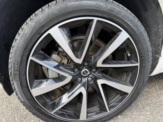 2024 Volvo XC90 Plus Bright Theme