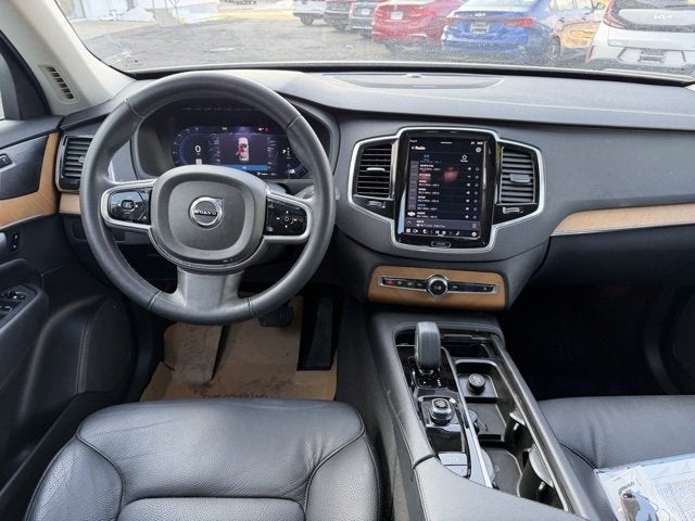 2024 Volvo XC90 Plus Bright Theme