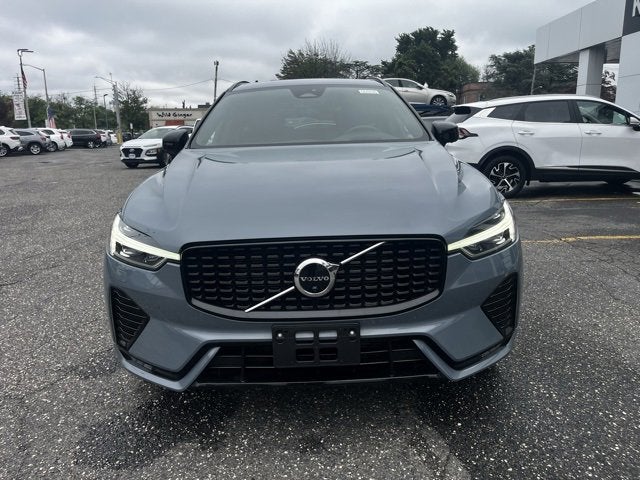 2022 Volvo XC60 R-Design