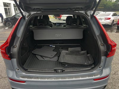 2022 Volvo XC60 R-Design