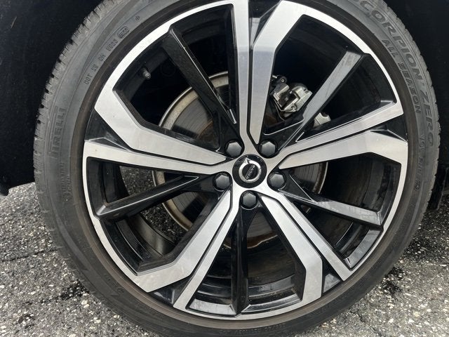 2022 Volvo XC60 R-Design