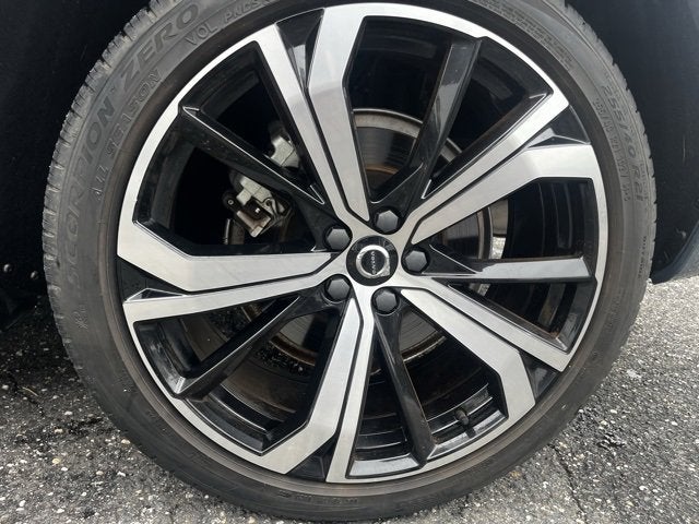 2022 Volvo XC60 R-Design