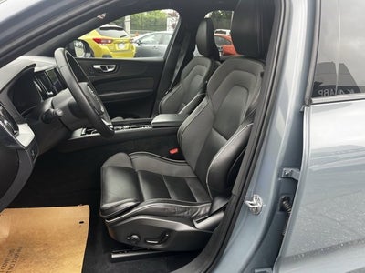 2022 Volvo XC60 R-Design