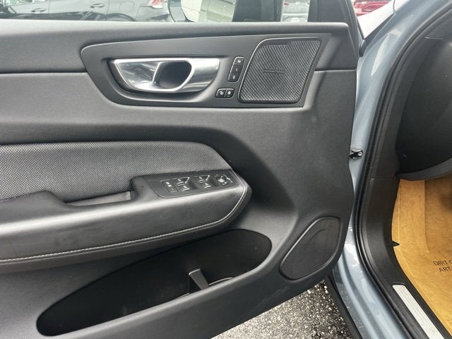 2022 Volvo XC60 R-Design