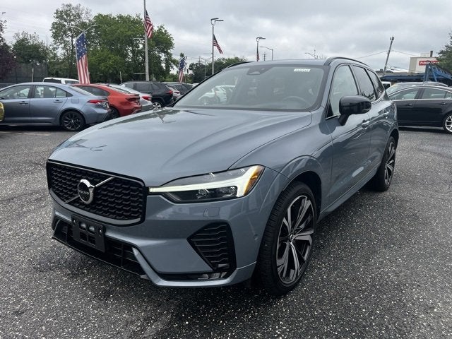 2022 Volvo XC60 R-Design
