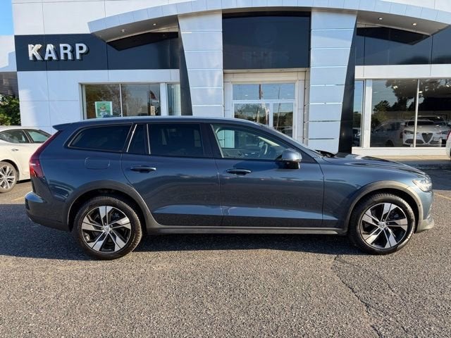 2022 Volvo V60 Cross Country T5