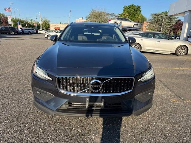 2022 Volvo V60 Cross Country T5