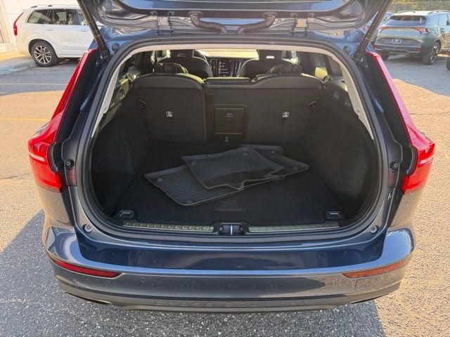 2022 Volvo V60 Cross Country T5