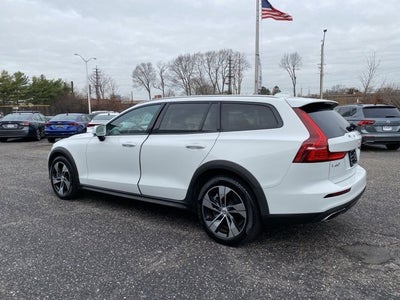 2021 Volvo V60 Cross Country T5