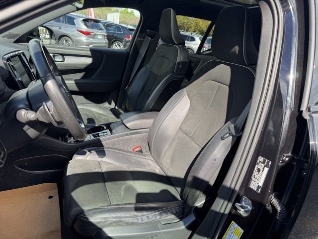 2020 Volvo XC40 R-Design