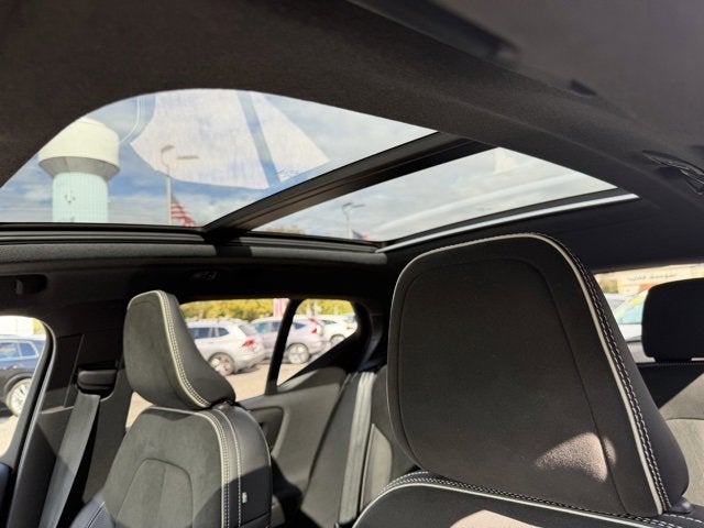 2020 Volvo XC40 R-Design